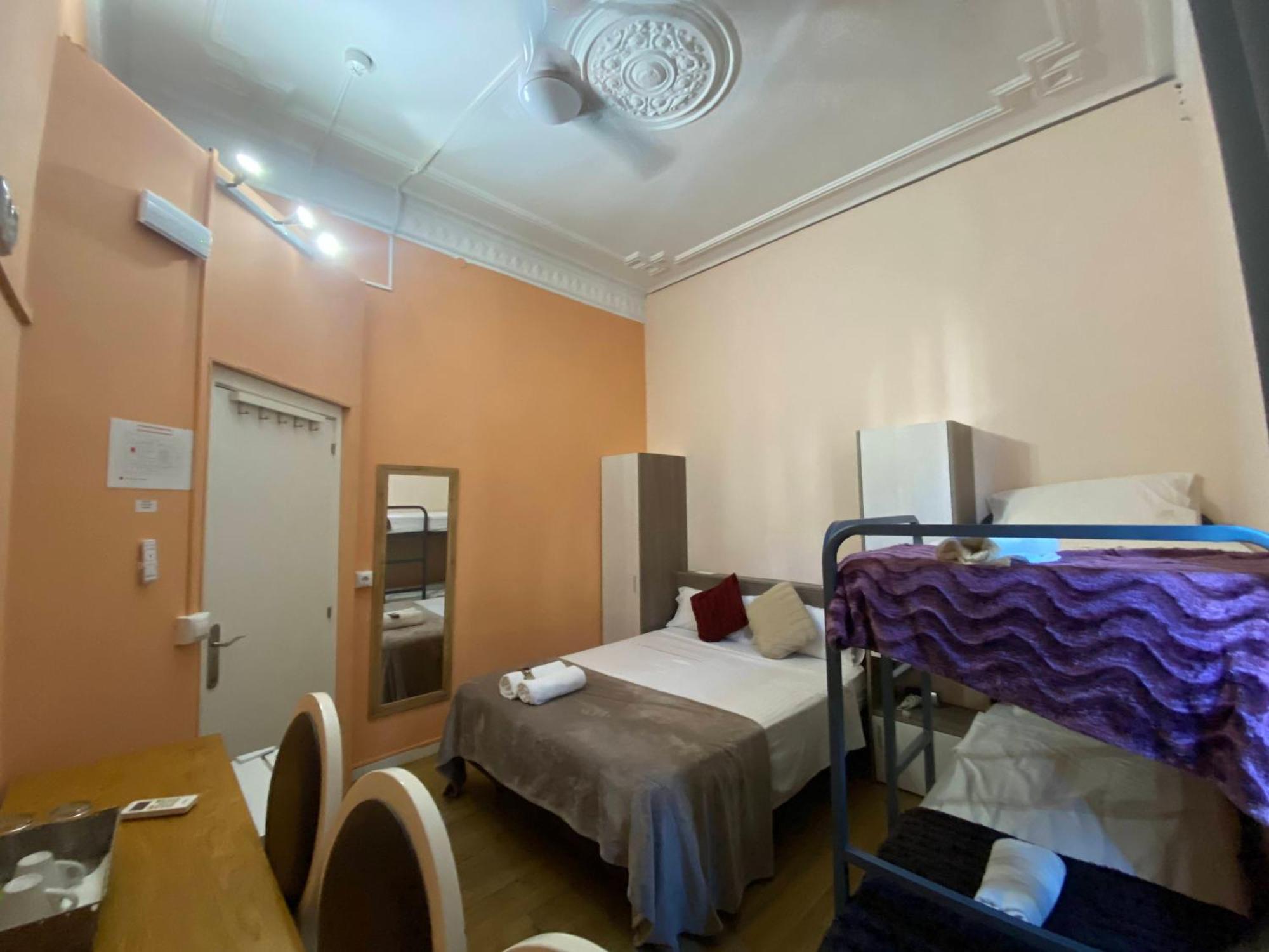 Sant Antoni Hostal, Sustainable Tourism Барселона Экстерьер фото