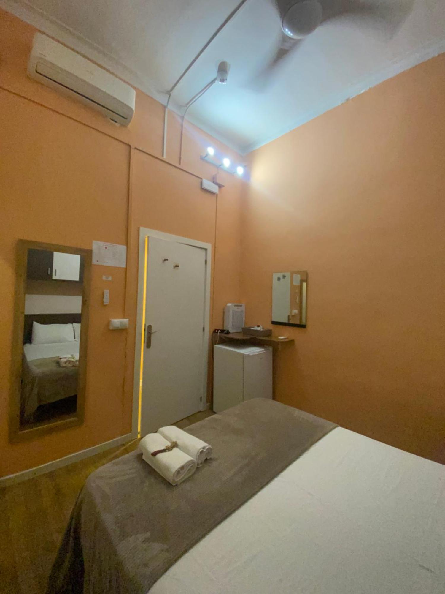 Sant Antoni Hostal, Sustainable Tourism Барселона Экстерьер фото
