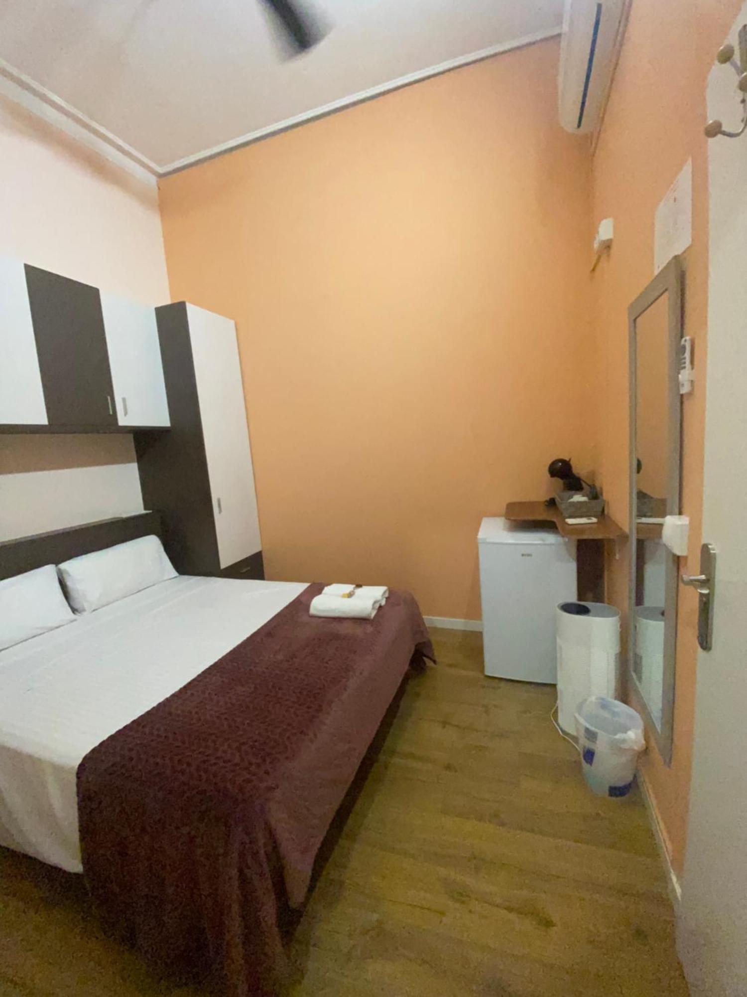 Sant Antoni Hostal, Sustainable Tourism Барселона Экстерьер фото