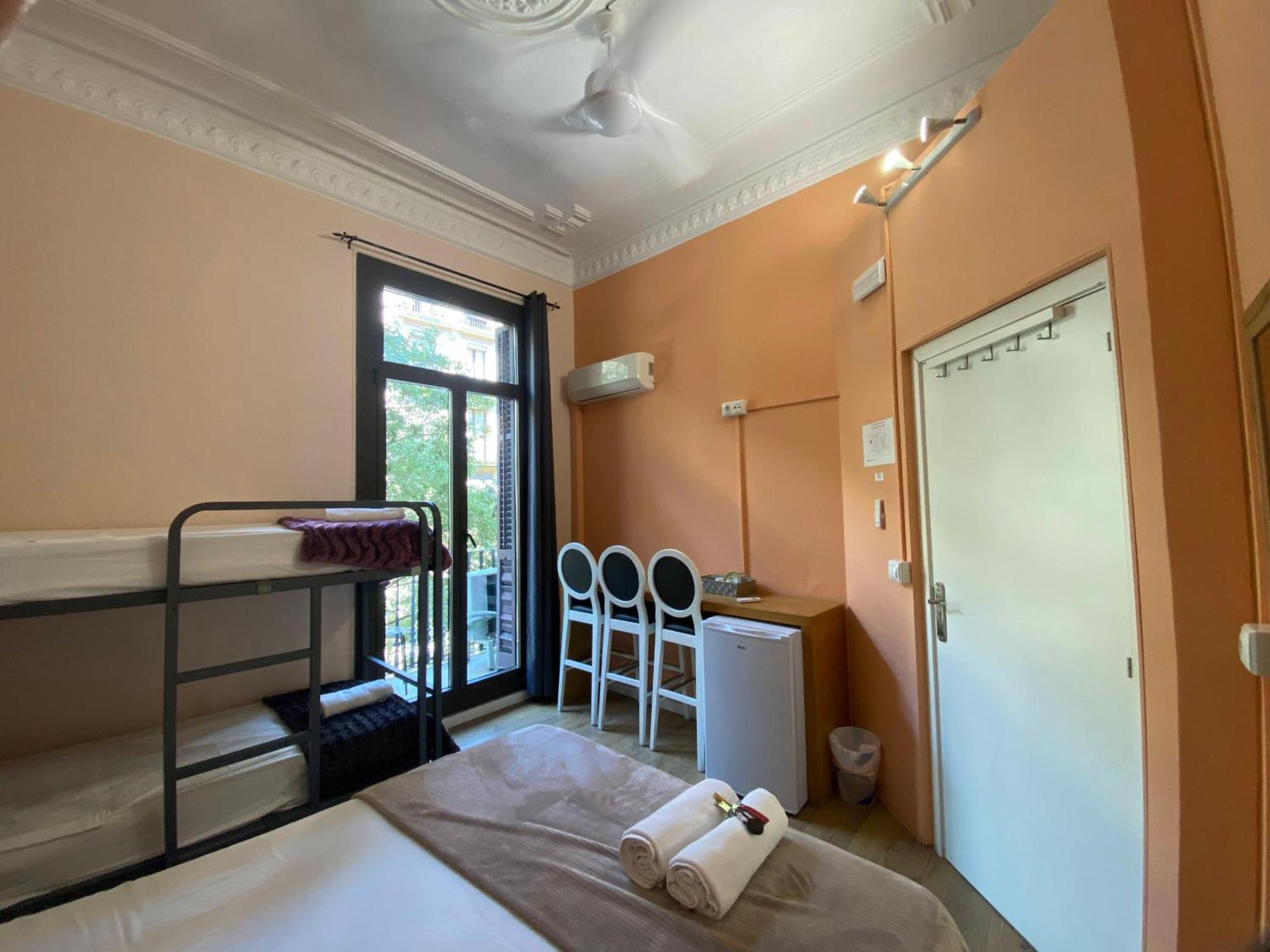 Sant Antoni Hostal, Sustainable Tourism Барселона Экстерьер фото