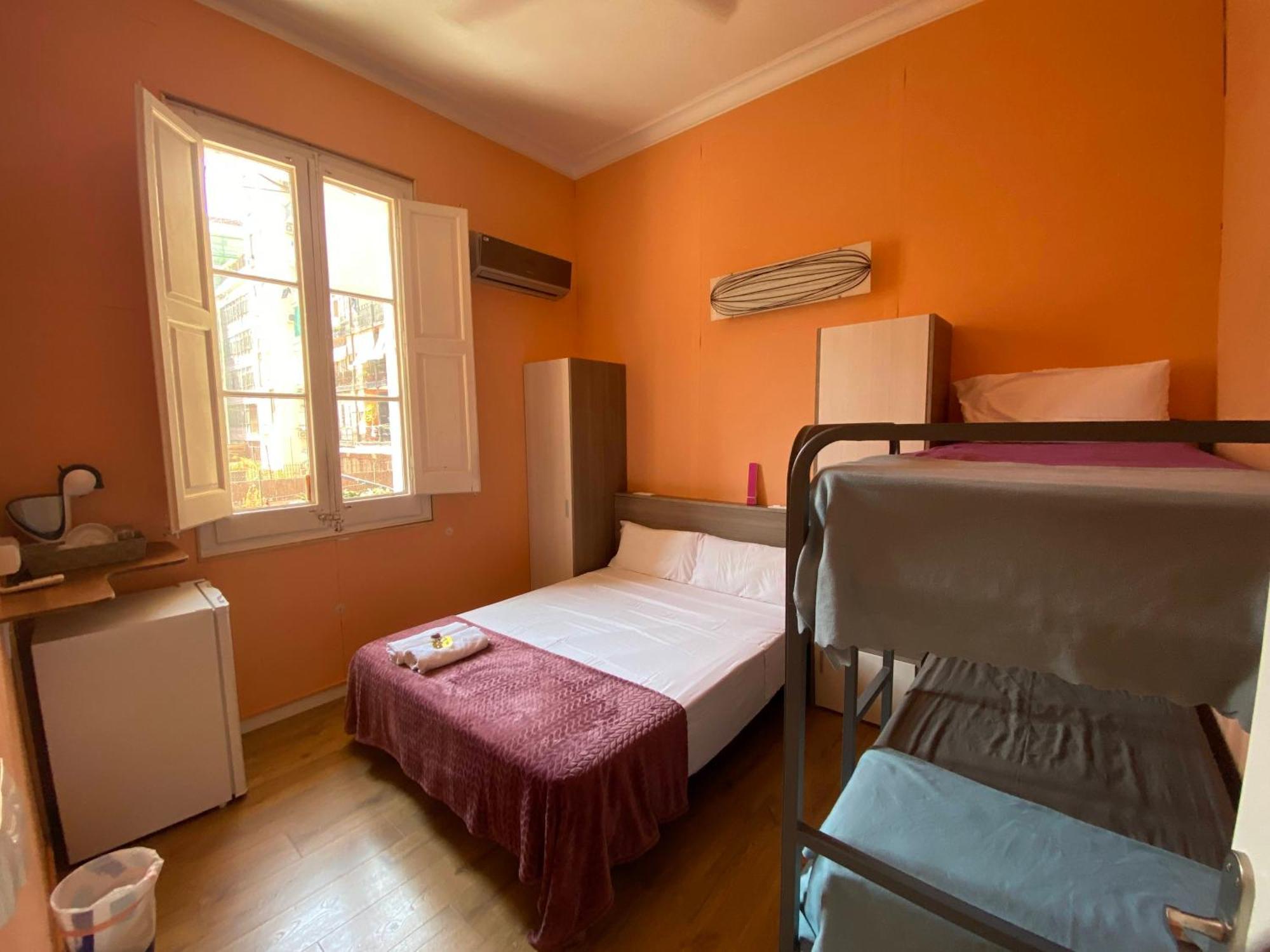 Sant Antoni Hostal, Sustainable Tourism Барселона Экстерьер фото
