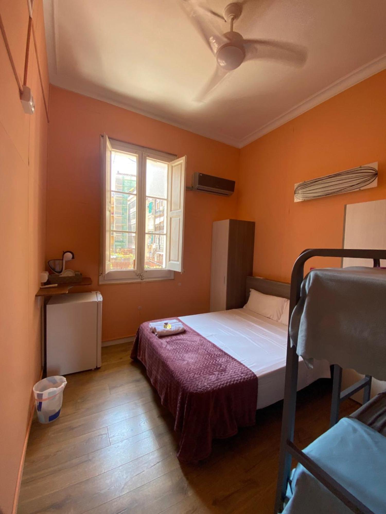 Sant Antoni Hostal, Sustainable Tourism Барселона Экстерьер фото